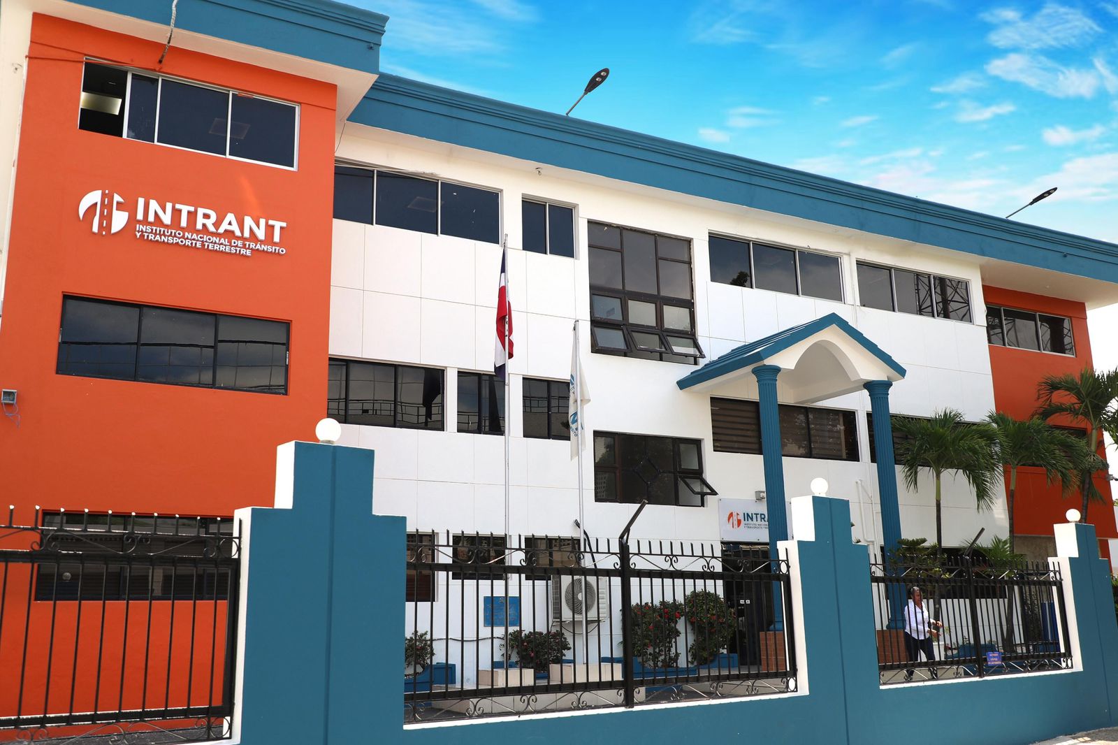 INTRANT reforzará cumplimiento de normas, controles y sanciones para patinetas eléctricas en espacios públicos