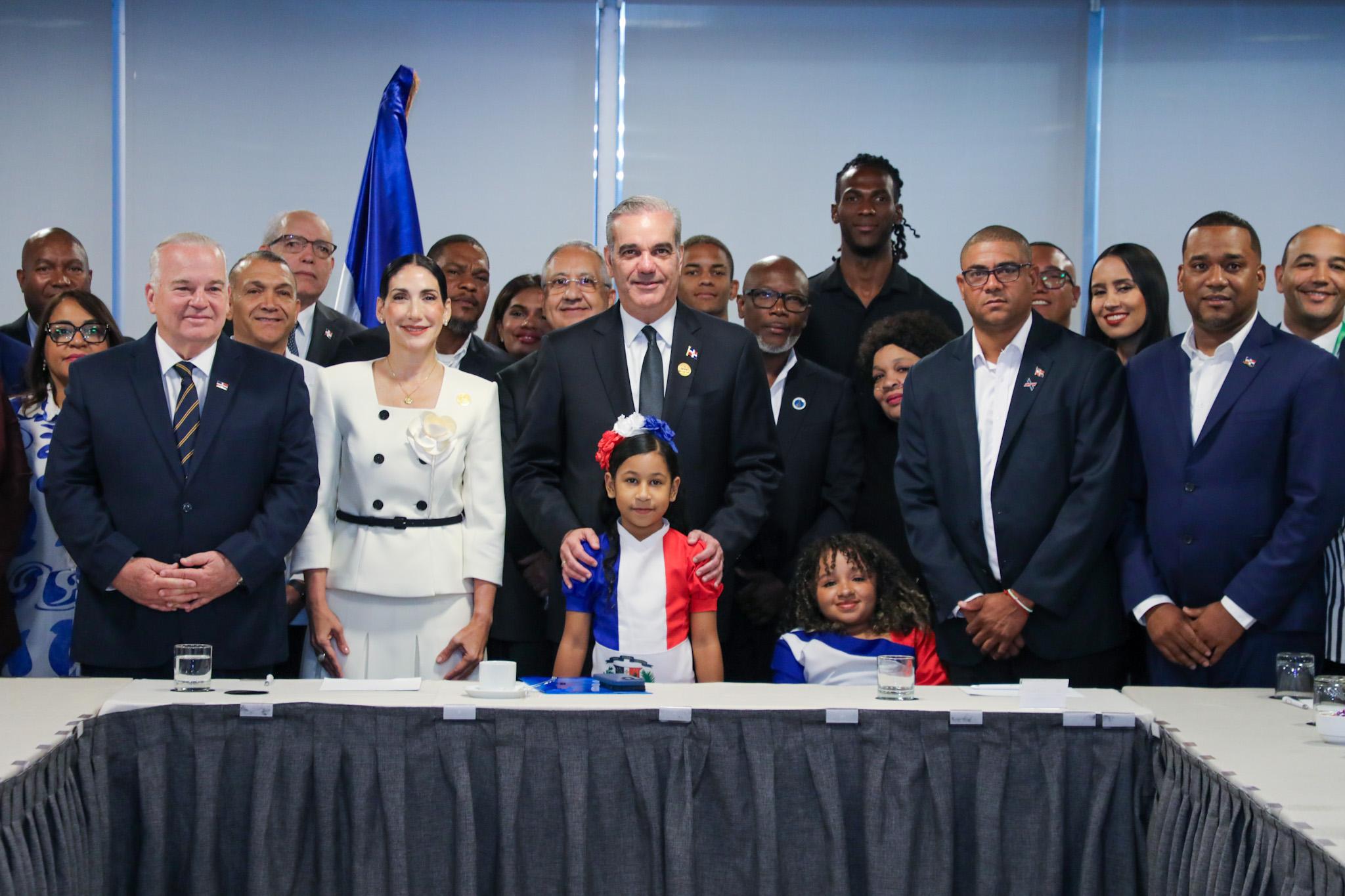 Presidente Abinader se reúne con líderes dominicanos en Chile y resalta oportunidades que se abren por las buenas relaciones con el presidente Kast 