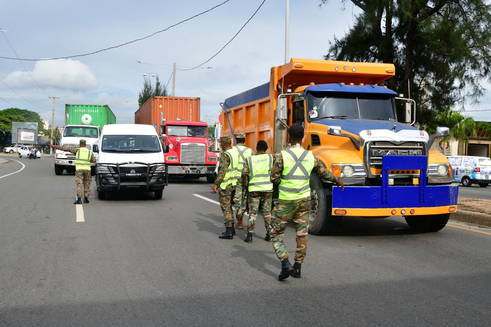 INTRANT reitera que no permitirá el tránsito de camiones pesados que violen la ley, para así evitar accidentes y salvar vidas