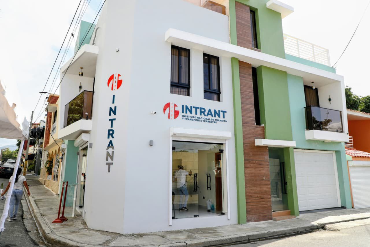 Inauguran primera oficina de licencias de conducir en San José de Ocoa