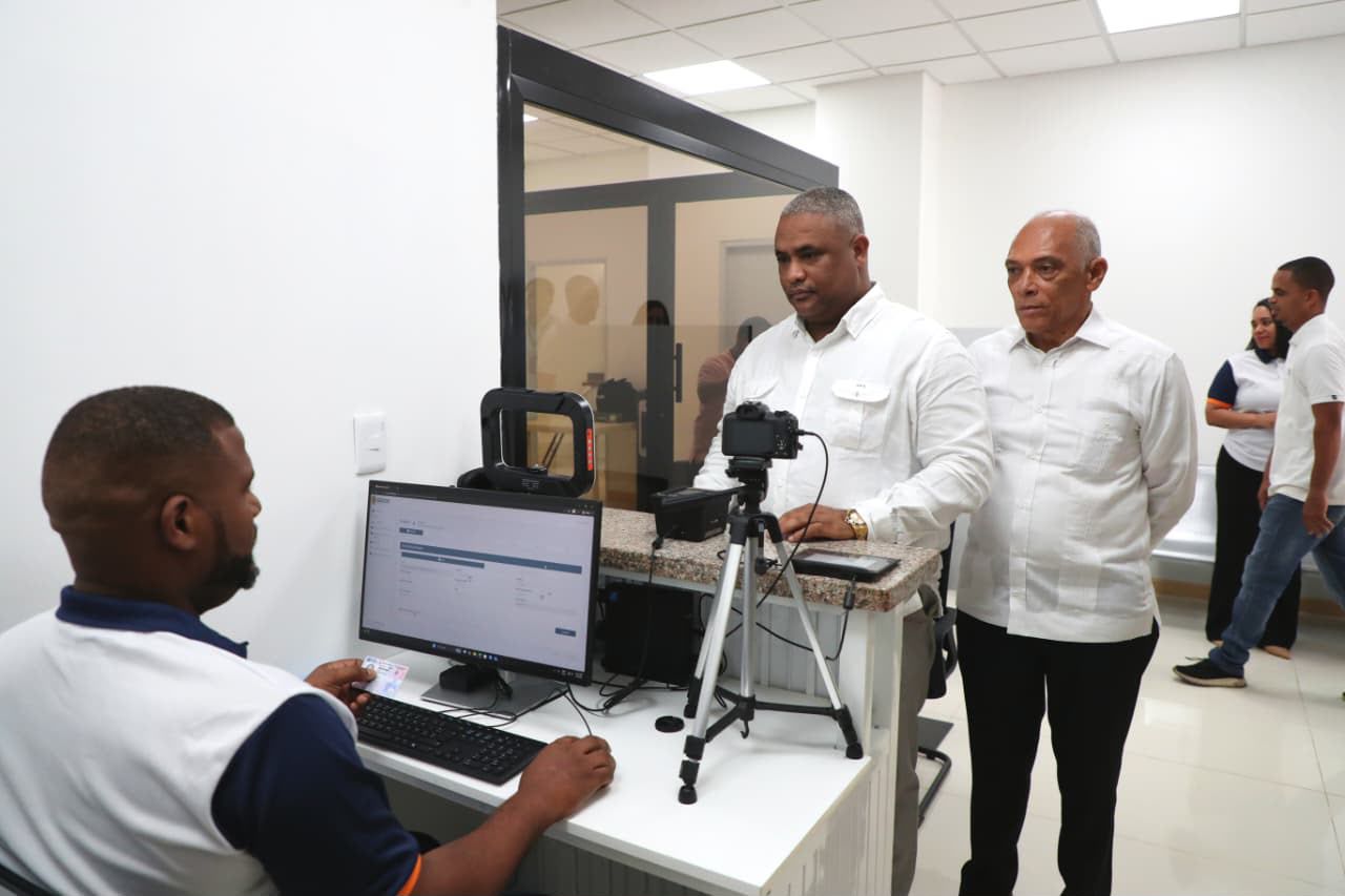 INTRANT inaugura en Samaná primera oficina de licencias beneficiando a 49,625 conductores