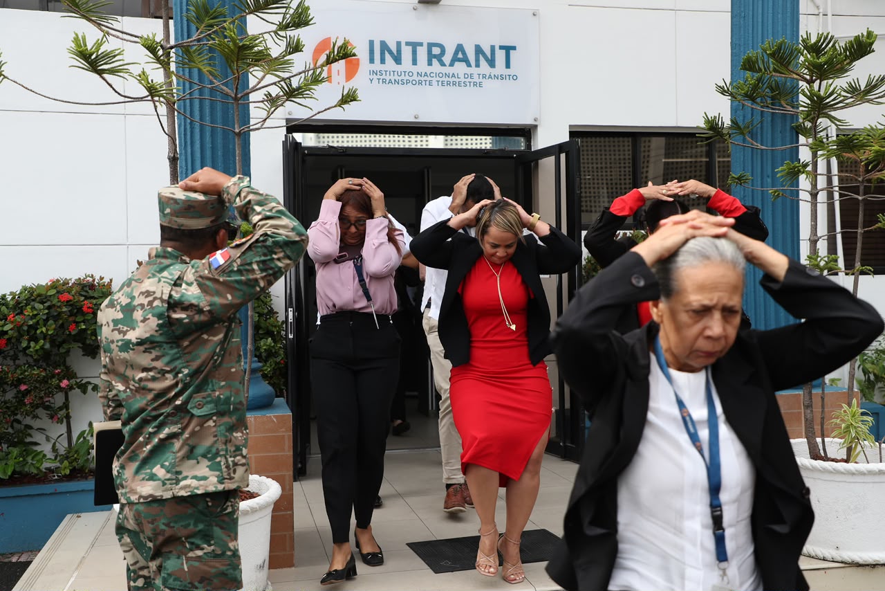 INTRANT evacúa sus instalaciones en 1 minuto y 35 segundos durante simulacro nacional contra terremotos